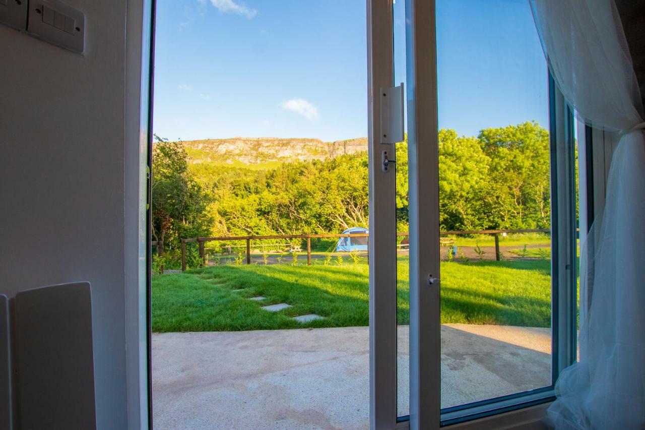 Waterfall Caves Turn-Around-Houses Villa Limavady Exterior foto